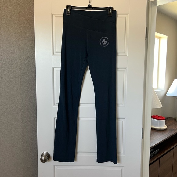 VICTORIA’S SECRET SPORT WOMEN’S EVERYWHERE CROSSOVER SLIM BOOT PANT NAVY BLUE - Picture 9 of 11
